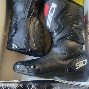 Motorcycle racing boots